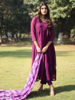 Sales Package : Gown and Dupatta set Top fabric : Georgette Top type : Kurta Pattern : Solid Color : Purple Occasion : Festive and Party